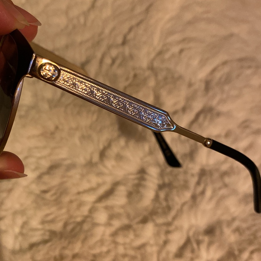 Gucci Women's Black and Gold Sunglasses Authentic - Picture 9 of 14